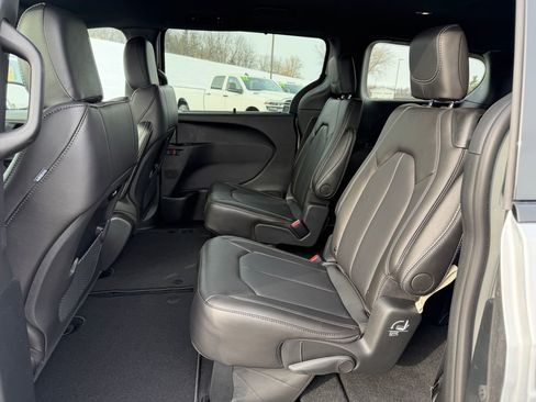 New 2026 Chrysler Pacifica Select w/ S Appearance Package image 30