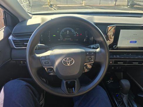 Used 2025 Toyota Camry LE image 10