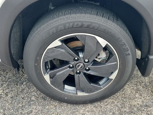 Certified 2024 Nissan Rogue SV w/ SV Premium Package FWD image 10