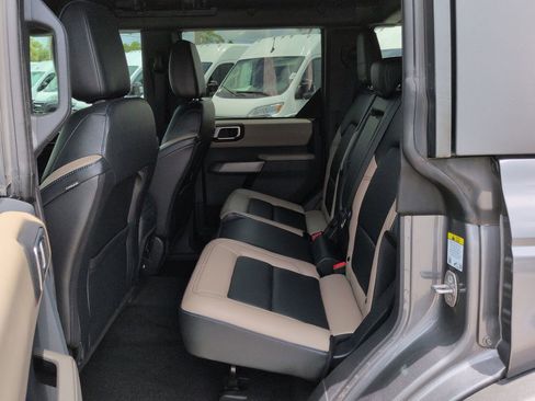 Used 2023 Ford Bronco Wildtrak AWD/4WD image 14
