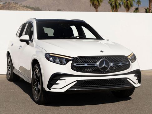 Used 2023 Mercedes-Benz GLC 300 4MATIC image 2