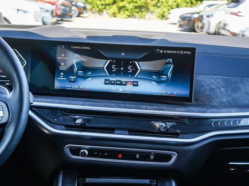 Used 2025 BMW X5 sDrive40i w/ Premium Package image 13