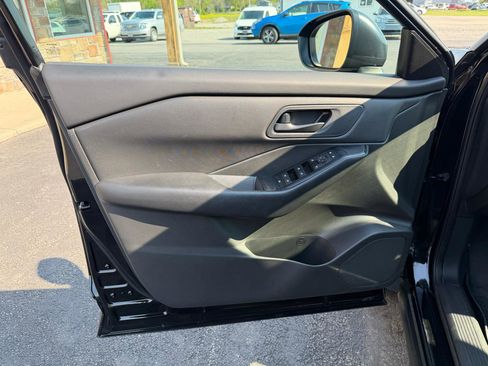 Used 2024 Nissan Rogue S image 12