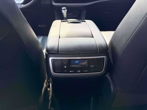 Used 2019 Toyota Highlander XLE AWD/4WD image 14