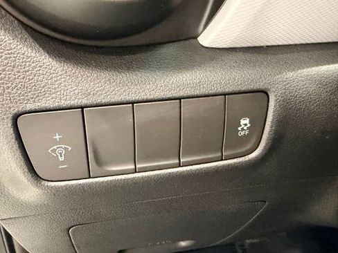 Used 2018 Hyundai Kona SE image 14