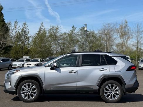 Used 2023 Toyota RAV4 XLE Premium image 2