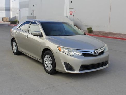 Used 2014 Toyota Camry LE FWD image 3