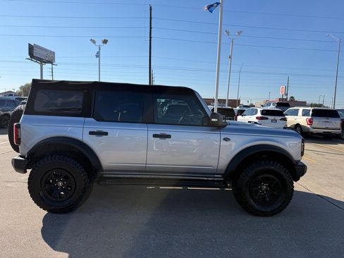 Used 2022 Ford Bronco Wildtrak image 5