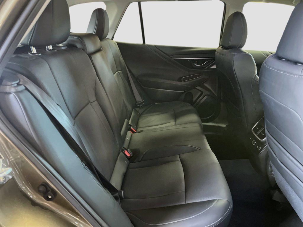 Used 2025 Subaru Outback Limited AWD/4WD image 29