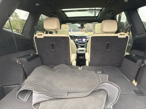 Used 2025 Cadillac XT6 Sport w/ Technology Package image 17