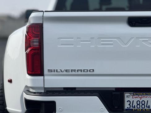 Used 2024 Chevrolet Silverado 3500 High Country w/ Technology Package image 7