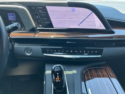 Used 2022 Cadillac Escalade ESV Premium Luxury AWD/4WD image 6