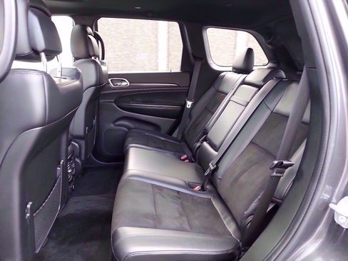 Used 2018 Jeep Grand Cherokee Altitude AWD/4WD image 10