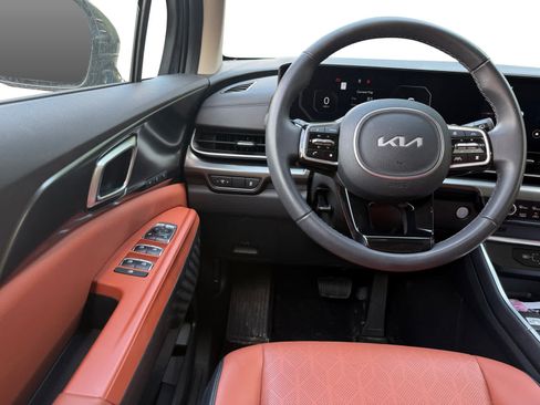 Used 2026 Kia Carnival SX w/ SX Dark Edition Package FWD image 17