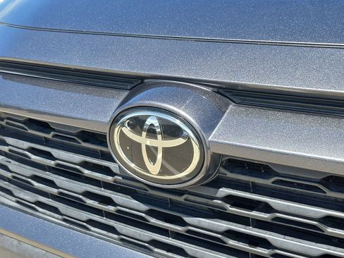 Used 2020 Toyota RAV4 XLE Premium FWD image 11