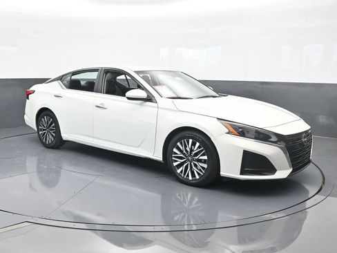 Used 2023 Nissan Altima 2.5 SV FWD image 8