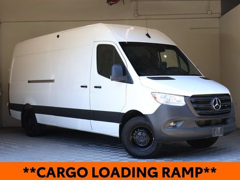 Used 2023 Mercedes-Benz Sprinter 2500 image 2