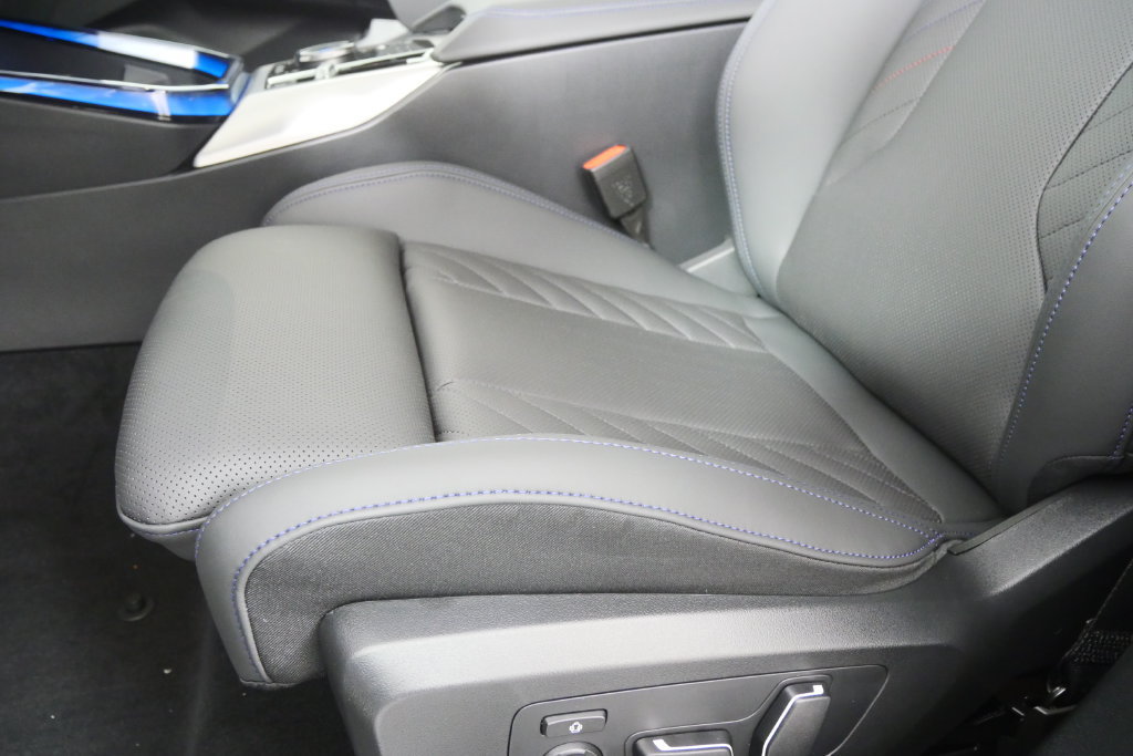 Used 2026 BMW X3 xDrive30i w/ M Sport Package AWD/4WD image 9