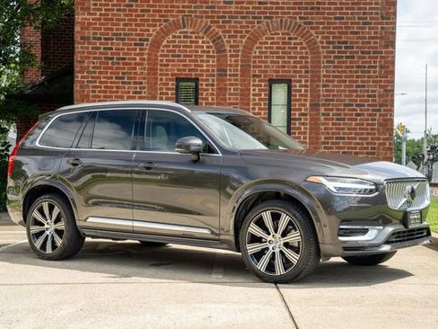 Used 2024 Volvo XC90 T8 Plus w/ Protection Package Premier AWD/4WD image 3