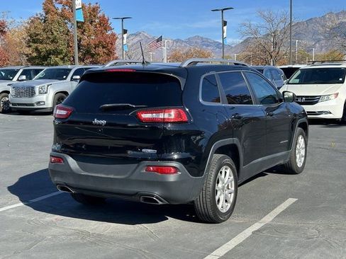 Used 2017 Jeep Cherokee Latitude FWD image 3