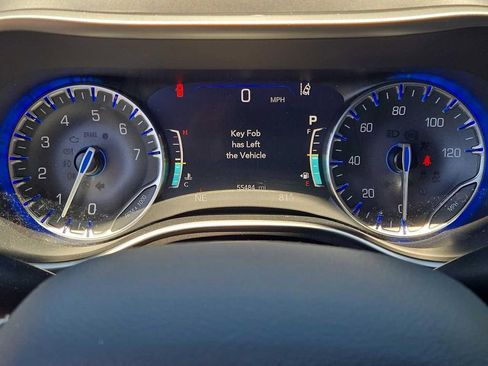 Used 2022 Chrysler Pacifica Touring-L FWD image 25