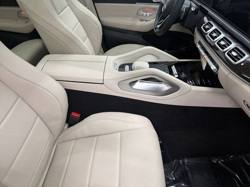 Used 2026 Mercedes-Benz GLS 450 4MATIC image 32