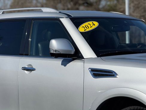 Used 2024 Nissan Armada SL w/ Captain's Chairs Package image 7