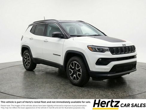 Used 2025 Jeep Compass Trailhawk image 1