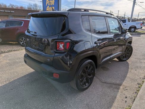 Used 2016 Jeep Renegade Latitude AWD/4WD image 6