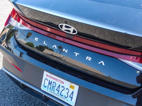 Used 2024 Hyundai Elantra SEL FWD image 9