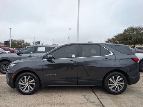 Used 2023 Chevrolet Equinox LT image 3
