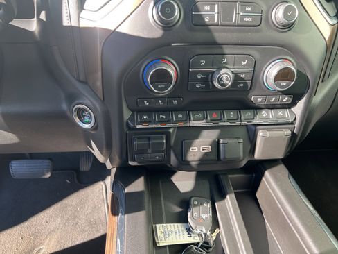 Used 2019 Chevrolet Silverado 1500 High Country w/ Technology Package image 16