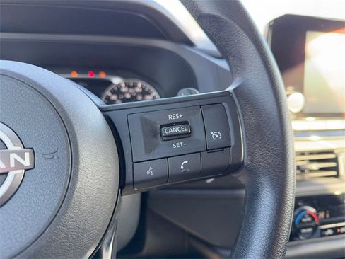 Used 2024 Nissan Pathfinder S image 15