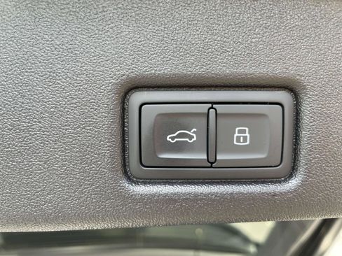 New 2025 Audi Q5 Prestige image 11