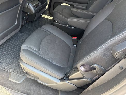 Used 2014 GMC Acadia SLE AWD/4WD image 16