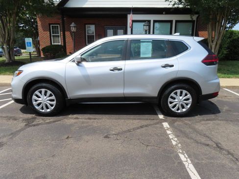 Used 2018 Nissan Rogue S FWD image 3