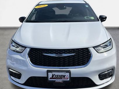 Used 2026 Chrysler Pacifica Select