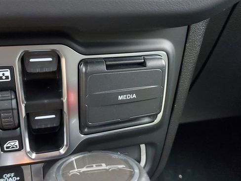 New 2025 Jeep Gladiator Mojave image 34