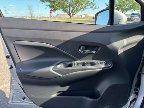 Used 2025 Nissan Versa SV image 18