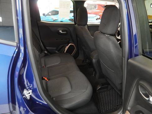 Used 2017 Jeep Renegade Latitude w/ Cold Weather Group AWD/4WD image 21
