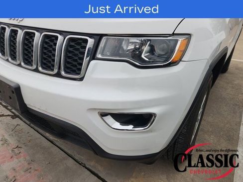 Used 2019 Jeep Grand Cherokee Laredo image 13