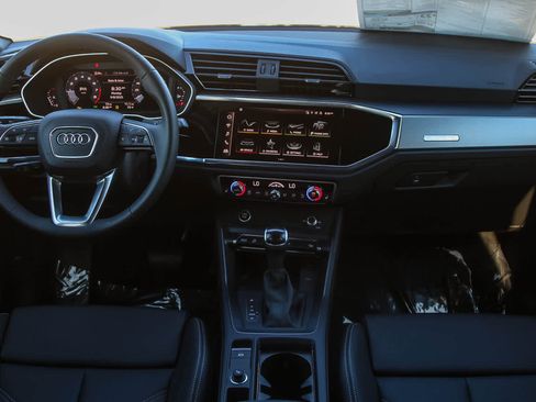 New 2025 Audi Q3 2.0T Premium image 16