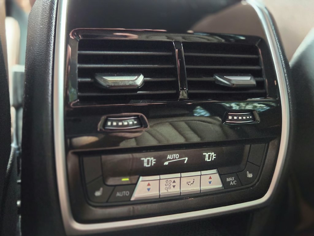 Used 2022 BMW X5 xDrive40i w/ M Sport Package AWD/4WD image 21