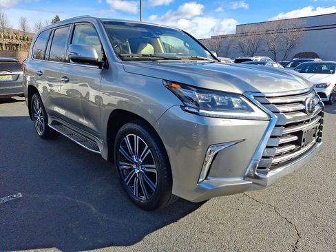 Used 2020 Lexus LX 570 4WD w/ Luxury Package image 3