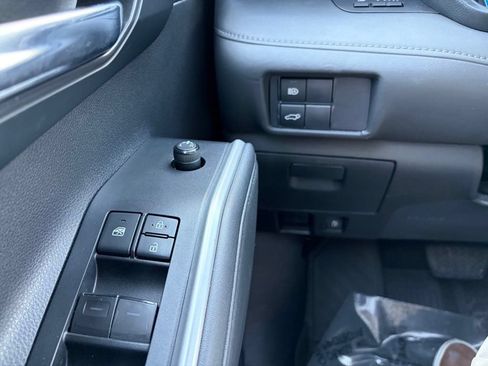 Used 2021 Toyota Highlander XLE w/ Protection Package #3 (TMS) AWD/4WD image 33
