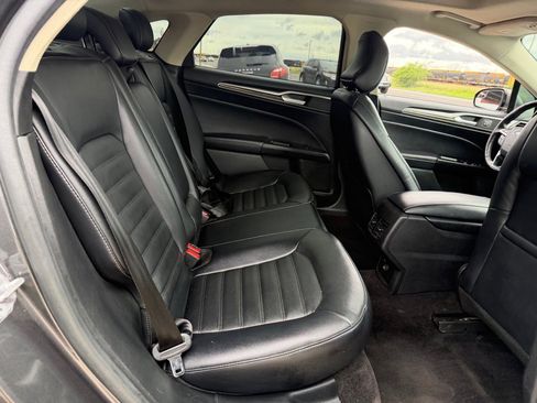 Used 2017 Ford Fusion SE w/ Fusion SE Technology Package AWD/4WD image 24