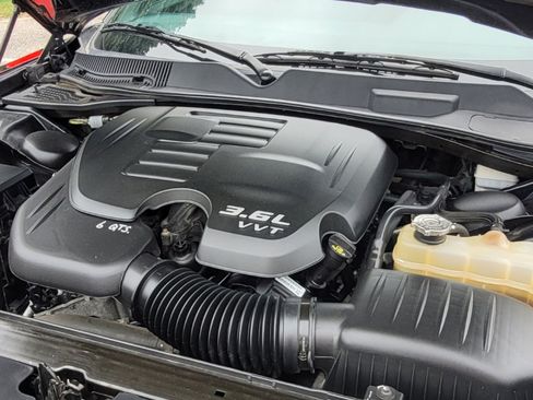 Used 2014 Dodge Challenger SXT image 10