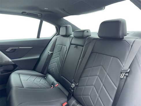 Used 2025 BMW 530i image 38