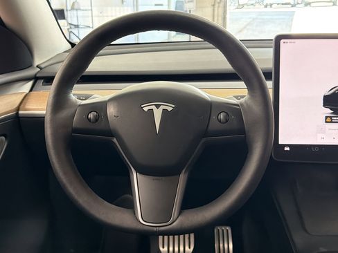 Used 2023 Tesla Model Y Performance image 17
