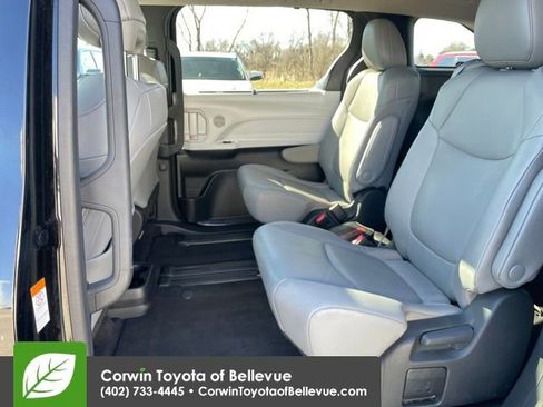Used 2025 Toyota Sienna XLE image 28
